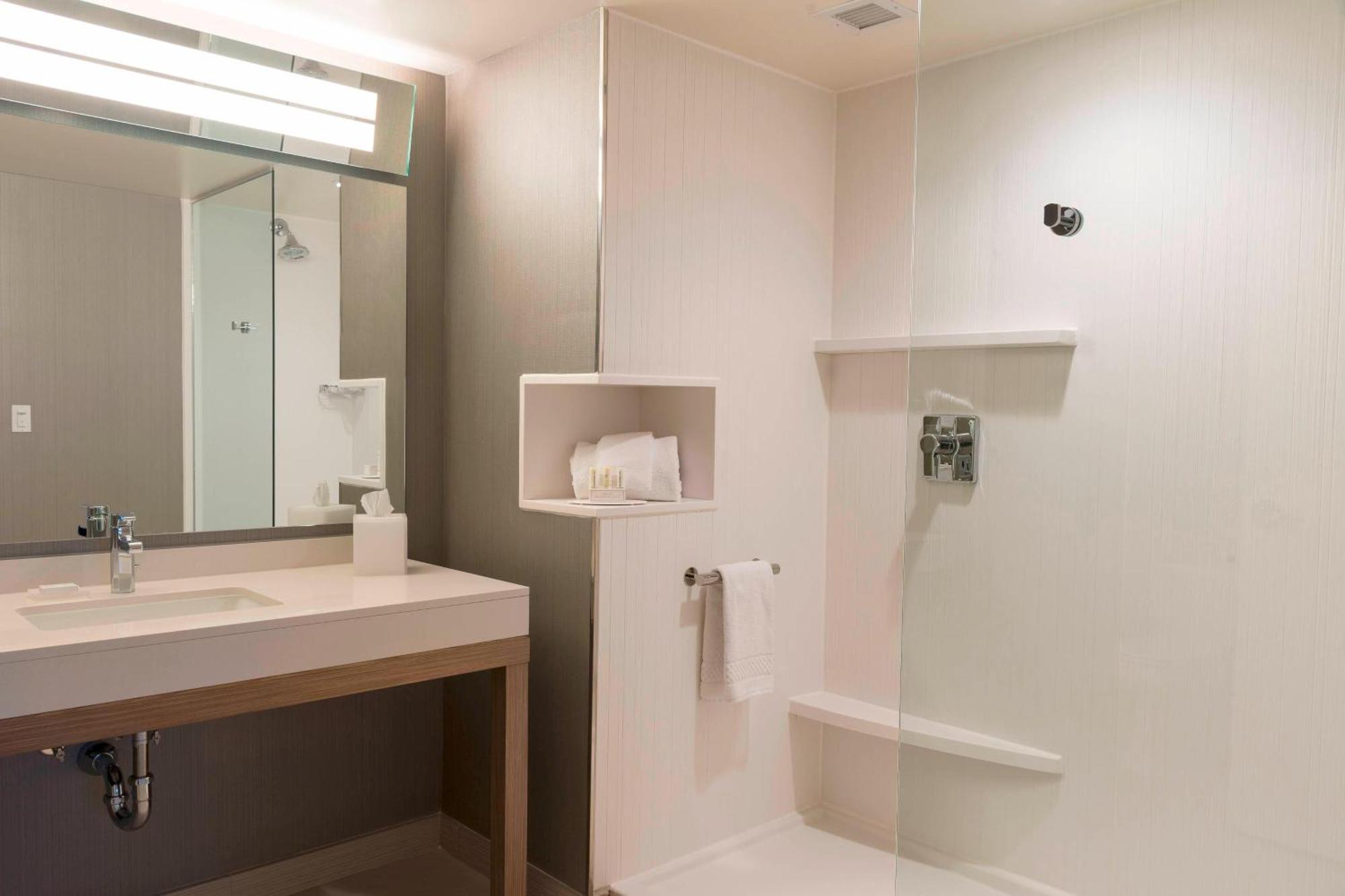 Courtyard By Marriott Mt. Pleasant At Central Michigan University Mount Pleasant Zewnętrze zdjęcie
