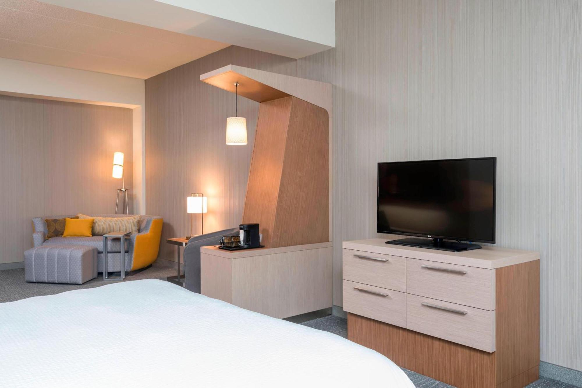 Courtyard By Marriott Mt. Pleasant At Central Michigan University Mount Pleasant Zewnętrze zdjęcie